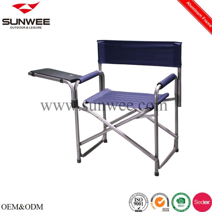 টেবুলৰ সৈতে এলুমিনিয়াম ডাইৰেক্টৰ চেয়াৰ